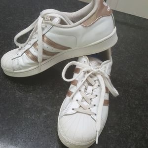 Adidas "Superstar" Sneakers